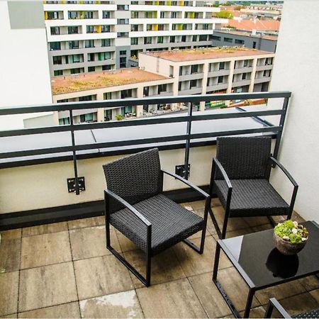 The Town Hall Residence -Welcome Home Apartment-Free Outdoor Parking-Ac Caşonia Exterior foto