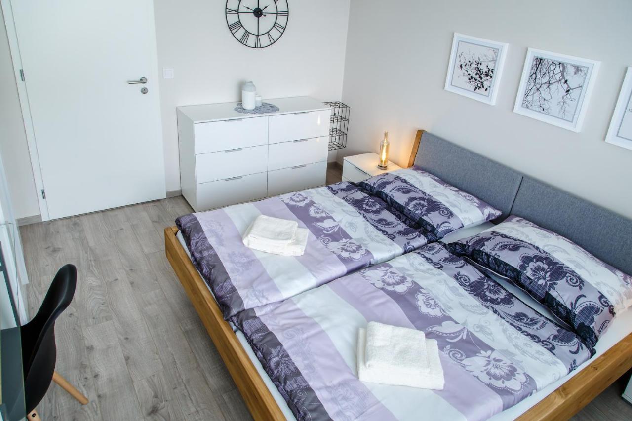 The Town Hall Residence -Welcome Home Apartment-Free Outdoor Parking-Ac Caşonia Exterior foto