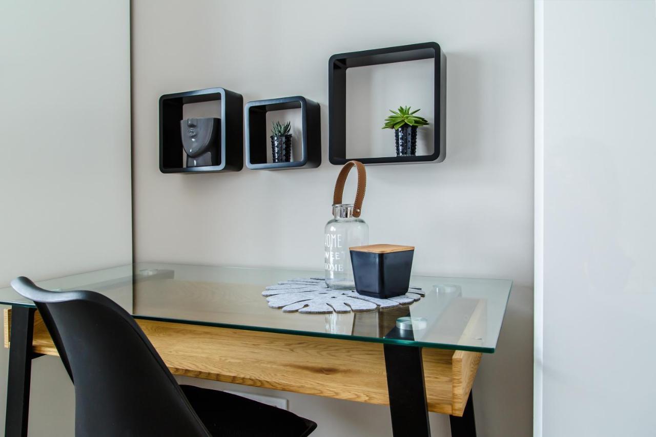 The Town Hall Residence -Welcome Home Apartment-Free Outdoor Parking-Ac Caşonia Exterior foto